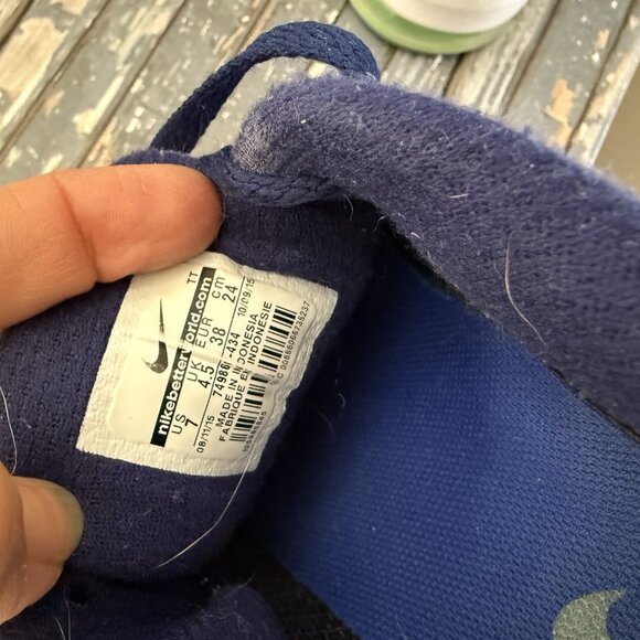 Nike Air Max Invigor Women US 7 Blue Mesh Sneaker Running Shoe Classic Outdoor - Picture 9 of 10